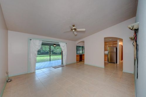 5406 Palmetto Dr, Fort Pierce FL 34982-7481 exterior