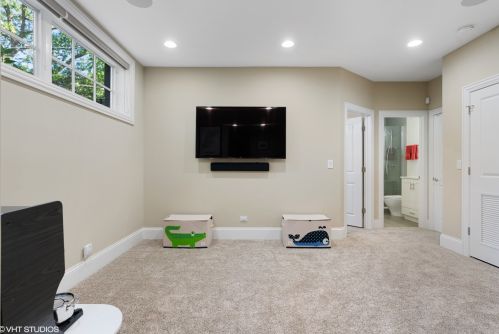 3550 Hoyne Ave, Chicago IL 60643-3323 exterior