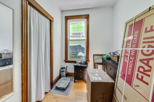 1915 Roscoe St, Chicago IL 60618-5236 exterior