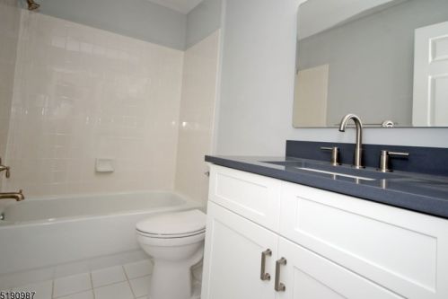 16 Springholm Dr, Berkeley Heights NJ  07922-2700 exterior