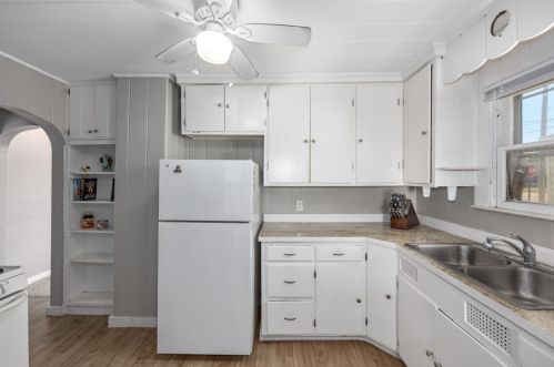 2939 Fairfield St, Meskegon MI  49441-4005 exterior