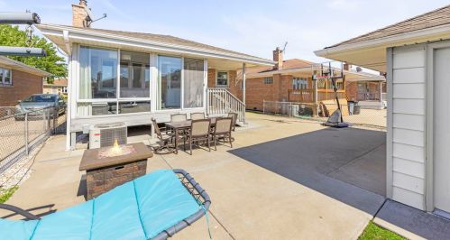 5016 Ridgewood Ave, Chicago IL 60706-2807 exterior