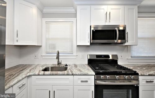 8721 Jackson St, Philadelphia PA 19145-2427 exterior