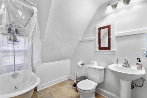 422 Baldwin St, Madison WI 53703-1746 exterior