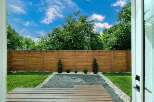 1113 Estes Ave, Austin TX 78721-2629 exterior