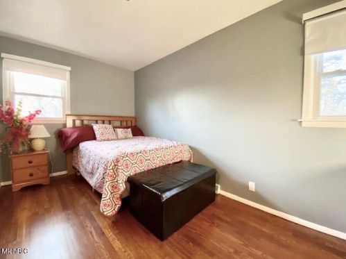 1301 Cavanagh St, Grand Rapids MI 49508-6127 exterior