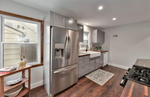 8524 Blue Mound Rd, Milwaukee WI 53213 exterior