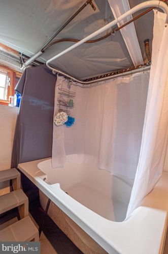 739 Charlotte St, Pottstown PA 19464-5947 exterior