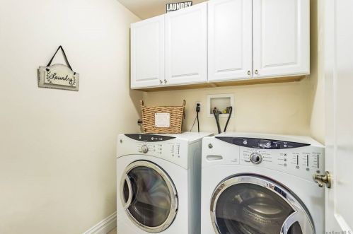 18 Della Dr, Babylon NY 11704-6240 exterior