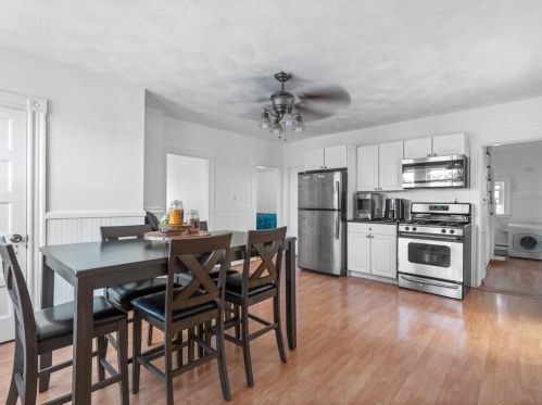 70 Ashton St, Providence, RI 02904-2424