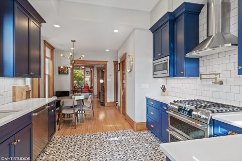 2163 Leland Ave, Chicago IL 60625-1528 exterior