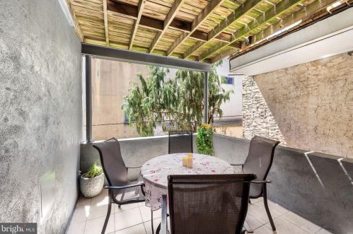 714 Carpenter St, Philadelphia PA  19147-3908 exterior