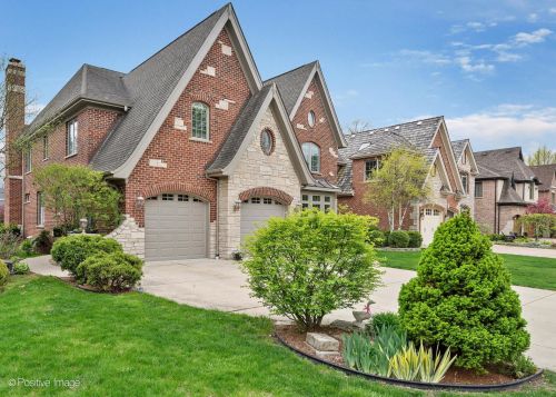 122 Oneida Ave, Elmhurst, IL 60126-4465