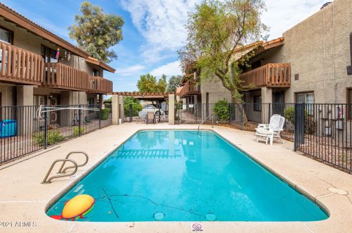 2815 52nd St, Phoenix AZ  85008-1747 exterior