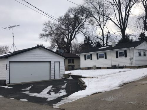 2413 Lewis Ave, Waukegan IL 60087-3058 exterior