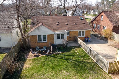 945 Eleanor St, Grand Rapids MI 49505-4305 exterior