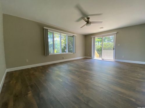 16 Richmond Pl, Commack NY 11725-5008 exterior