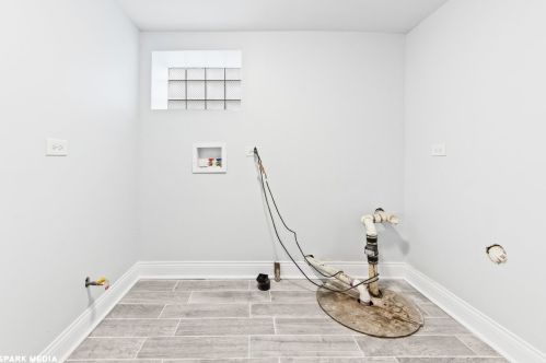 8450 Euclid Ave, Chicago IL 60617-2260 exterior