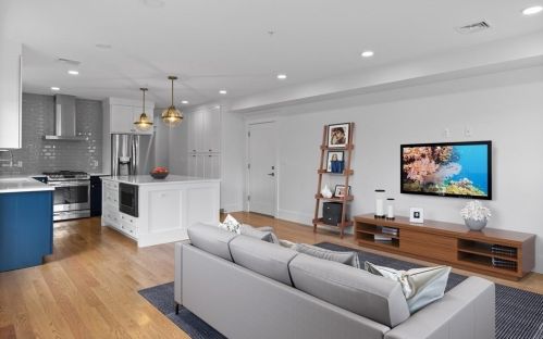 4627 Washington St, Boston, MA 02131-2240