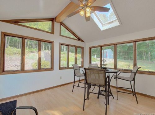 39 Tra Mart Dr, Uncasville CT  06382-1115 exterior