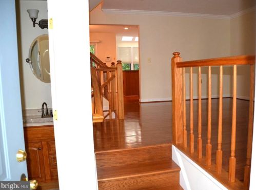 6086 Joust Ln, Alexandria VA  22315-4806 exterior