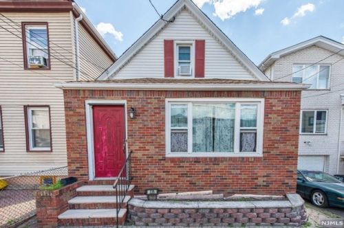 226 5th St, Fairview, NJ 07022-1440