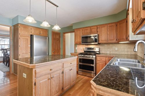 799 Ashley Dr, Chaska MN 55318-1540 exterior