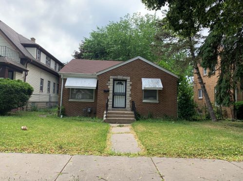 3925 36th St, Milwaukee, WI 53216-2508