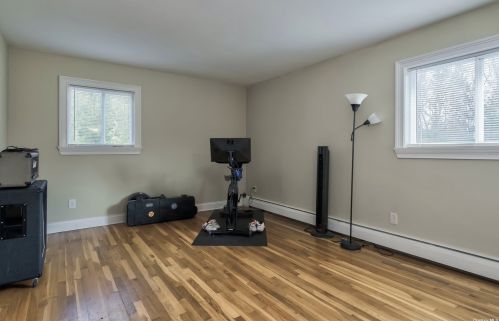 12 Attridge Ct, Huntington Station NY 11747-1803 exterior