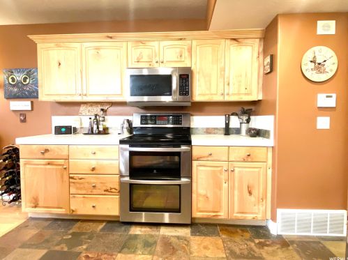 9450 Meckailee Cv, Sandy UT 84070 exterior