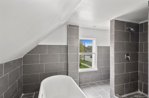 19433 22 Mile Rd, Macomb Township MI 48044-1706 exterior