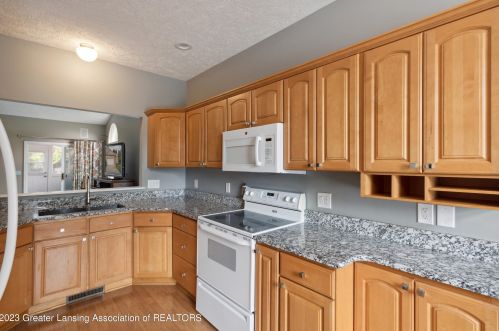 2930 Marfitt Rd, East Lansing MI 48823-6355 exterior