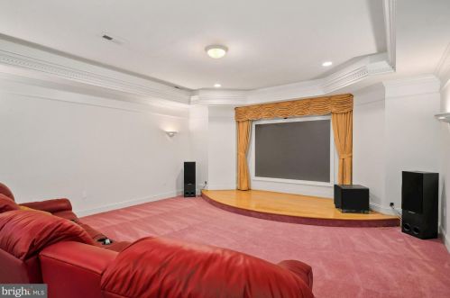 12705 Greenbriar Rd, Rockville MD 20854-6324 exterior