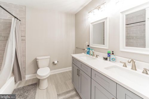 1239 17 St, Philadelphia PA 19121-5029 exterior