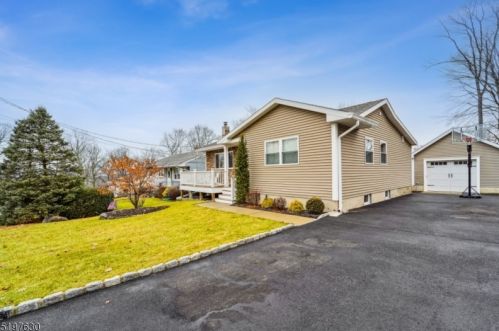 83 Mcnomee St, Oakland, NJ 07436-2609