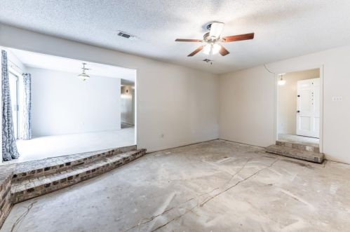 2525 Robinson Way, Huntsville TX exterior