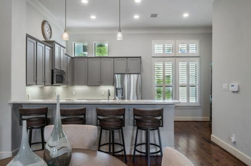 2111 Canton St, Dallas TX 75226-1621 exterior