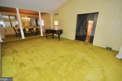 1049 Warfield Ln, Huntingdon Valley PA 19006-3426 exterior