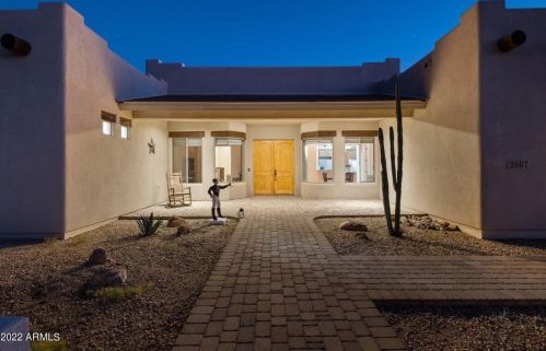 2007 Carriage Dr, Phoenix AZ 85086-8413 exterior