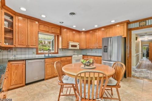 45 Wentworth Dr, Berkeley Heights, NJ 07922-1718