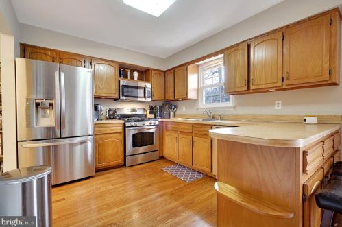 18 Stafford Ct, Trenton NJ 08690-3318 exterior