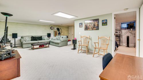 57 Barton St, Edison NJ 08837-2855 exterior