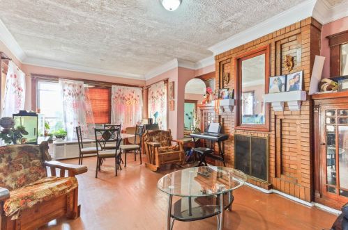 6328 Mozart St, Chicago IL 60659-1521 exterior