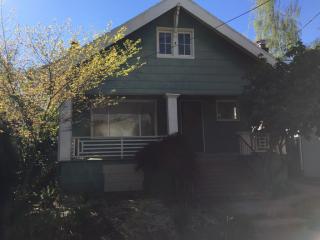 1923 38th Ave, Portland OR  97214-5252 exterior