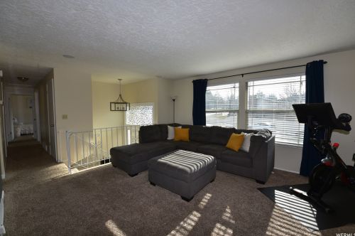 983 Cedar Ter Dr, Sandy UT 84094-0234 exterior