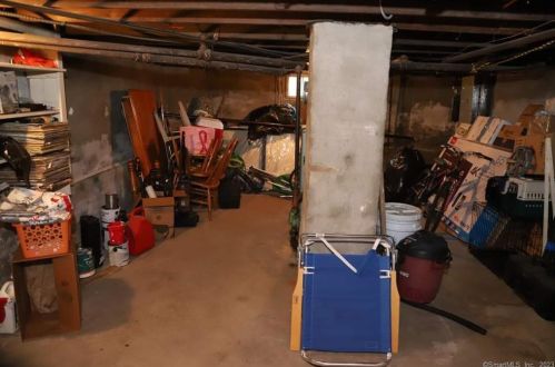 41 Loomis Ave, Windsor CT  06095-2804 exterior