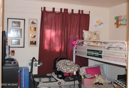 8011 Julia St, Tucson AZ 85710-4821 exterior