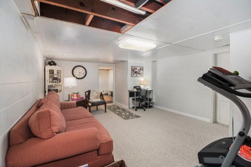 601 Elsa St, Meskegon MI 49445-3206 exterior