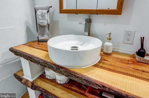 504 Poplar St, Lancaster PA  17603-5235 exterior