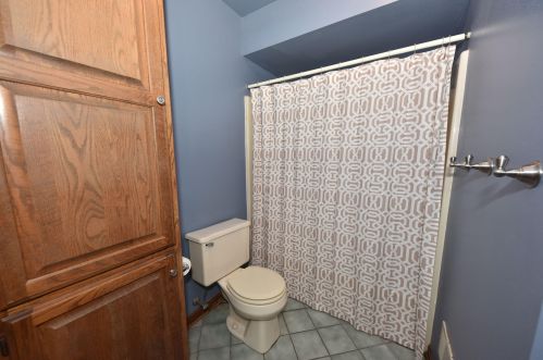 6945 Tesch Ave, Milwaukee WI 53220-2417 exterior